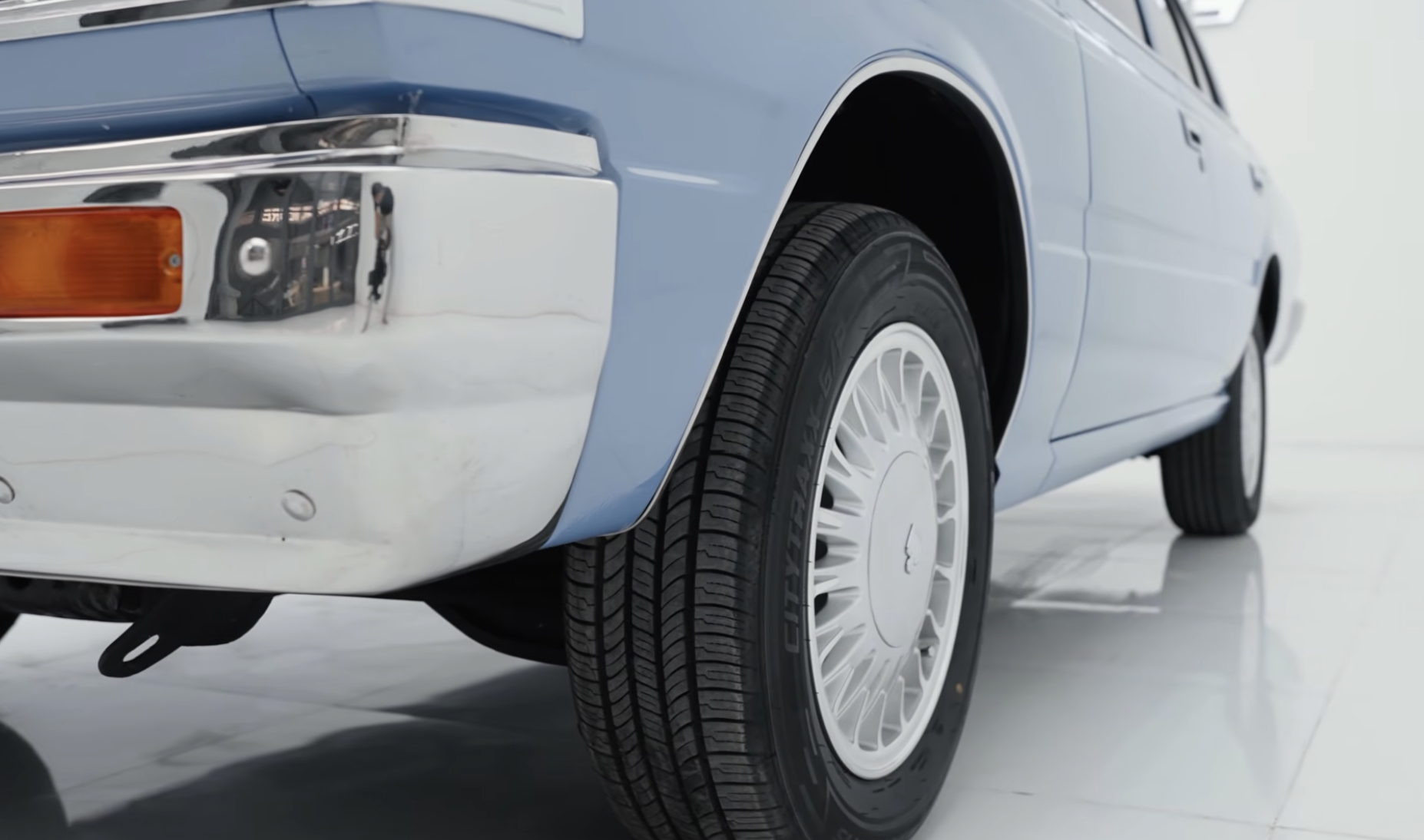 Dân chơi Việt 'hồi sinh' Toyota Corolla Crown hơn 45 tuổi: Cắt, hàn từ từng chi tiết nhỏ, lắp màn hình lớn, sơn màu như trên 'Mẹc G'- Ảnh 6.