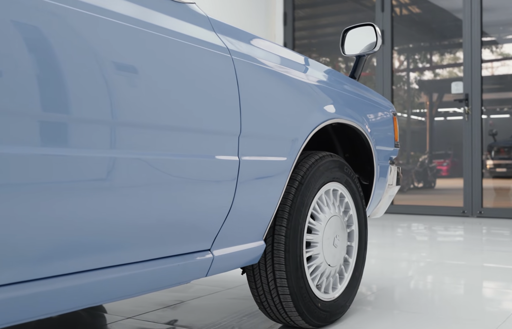 Dân chơi Việt 'hồi sinh' Toyota Corolla Crown hơn 45 tuổi: Cắt, hàn từ từng chi tiết nhỏ, lắp màn hình lớn, sơn màu như trên 'Mẹc G'- Ảnh 7.