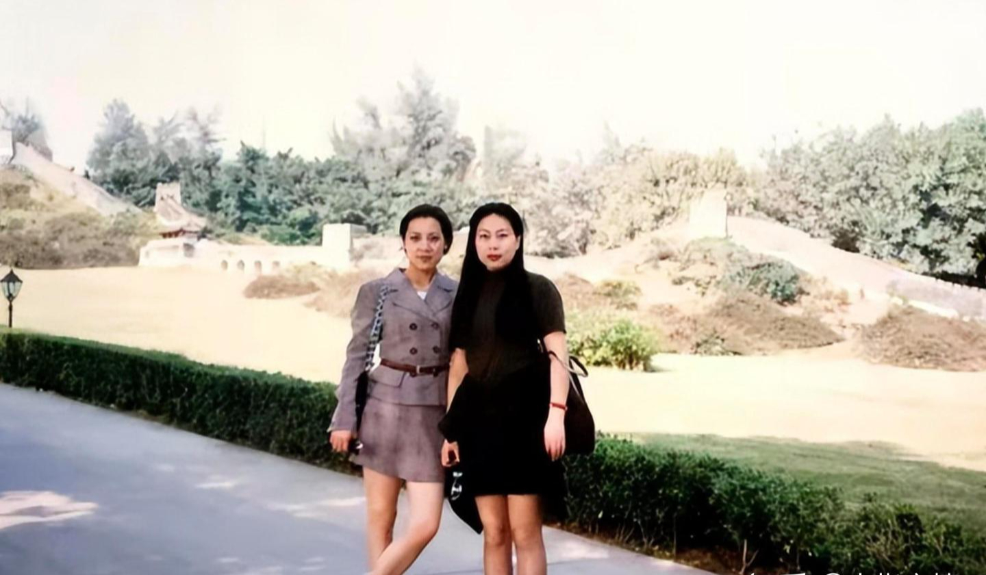 Hai chị em nghỉ hưu cùng thời điểm: Một người đi làm lại, một người nghỉ hẳn - 10 năm sau, tài chính và hạnh phúc rẽ hai hướng- Ảnh 1.