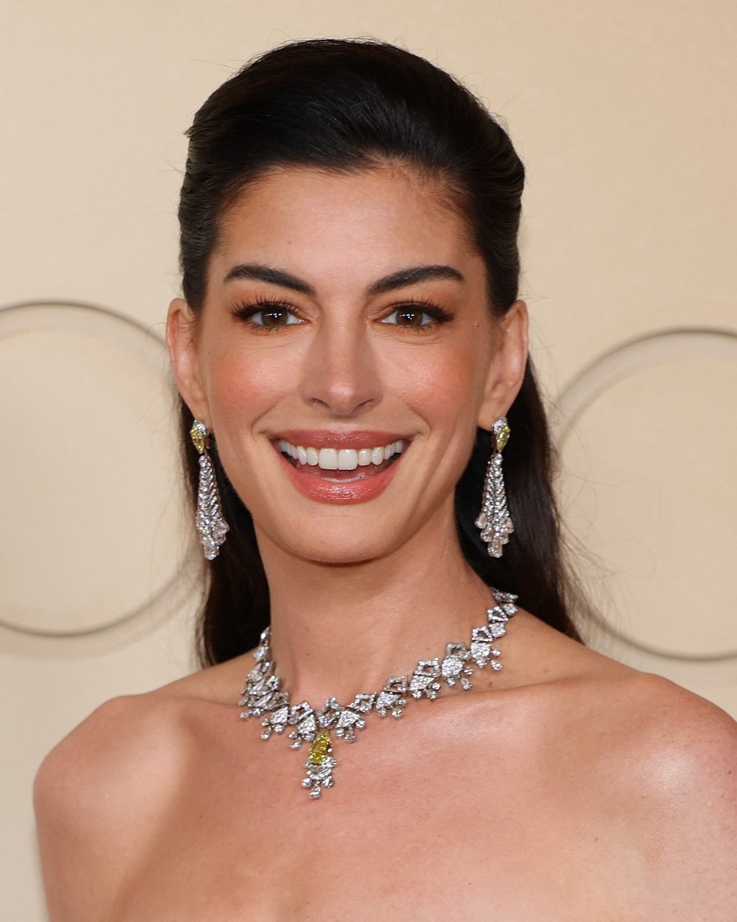 Anne Hathaway 44 trông như 24: Có kiểu ăn "chống già" phụ nữ trung niên rất nên học hỏi - Ảnh 1.