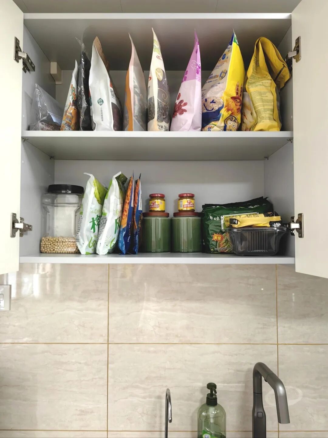 Một ngôi nhà có thể sạch đến mức nào? Nhìn căn nhà của người phụ nữ 50 tuổi, tôi hiểu: Sạch thật sự là nhờ 10 thói quen này - Ảnh 3.