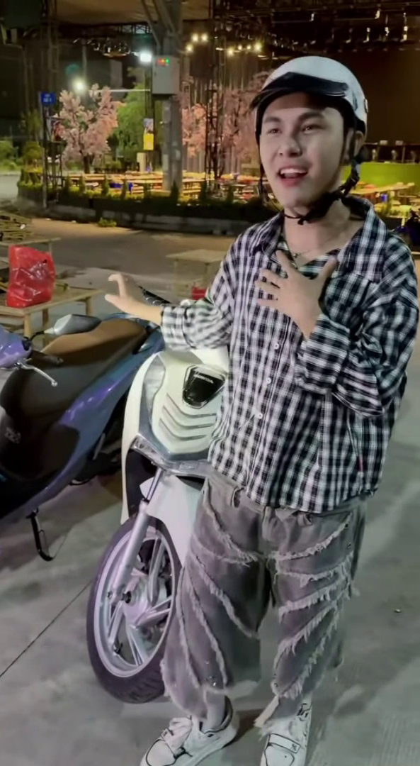 Nam nhân viên trúng độc đắc 18 tỉ đồng tiếp tục làm điều bất ngờ - Ảnh 1.