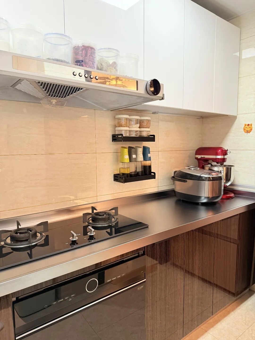 Một ngôi nhà có thể sạch đến mức nào? Nhìn căn nhà của người phụ nữ 50 tuổi, tôi hiểu: Sạch thật sự là nhờ 10 thói quen này - Ảnh 2.