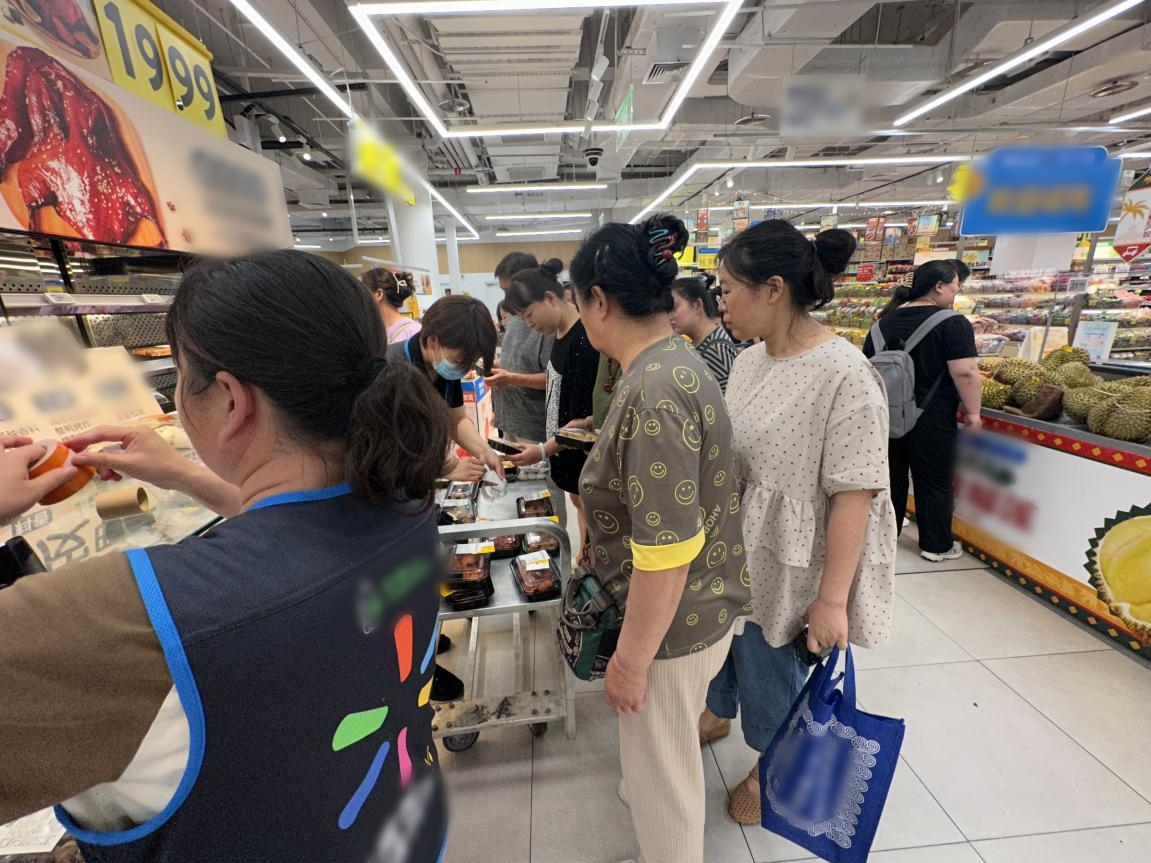 Sau 8h tối, siêu thị là thiên đường: “Không phải ban ngày không mua nổi, mà ban đêm mới thật sự đáng tiền”- Ảnh 4.