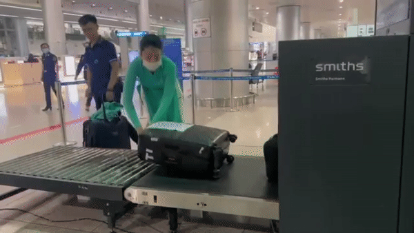 Máy quét hải quan tại sân bay nhìn thấu ma tuý, đồ vật cấm như thế nào?- Ảnh 2.