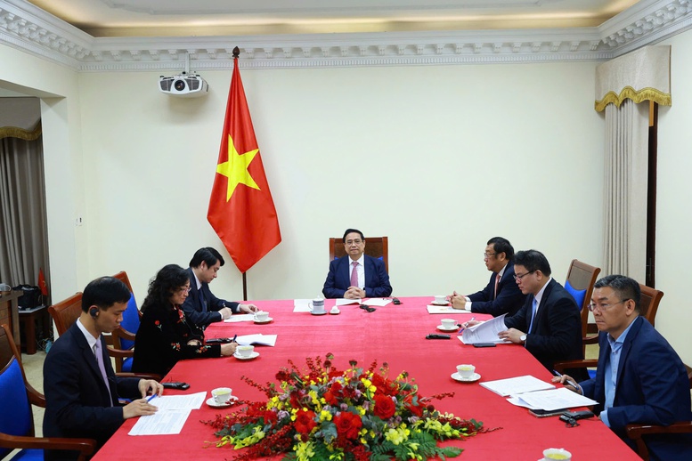 Thủ tướng điện đàm với quốc gia khai thác dầu mỏ hàng đầu châu Phi - Ảnh 1.