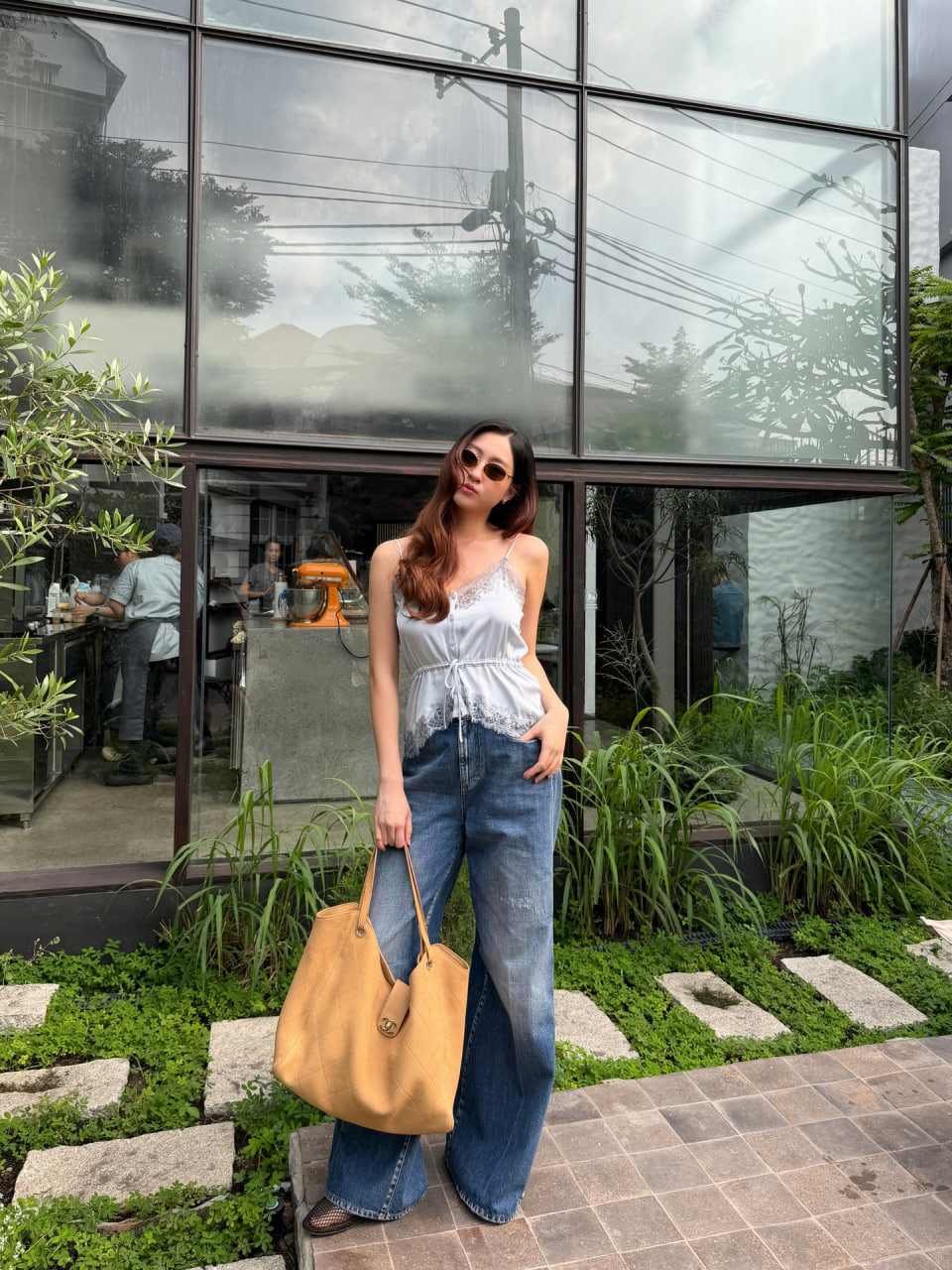 Lương Thùy Linh "đu" trend đồ ngủ, thoạt nhìn rất xinh nhưng vẫn vấp chê bai từ cư dân mạng- Ảnh 2.