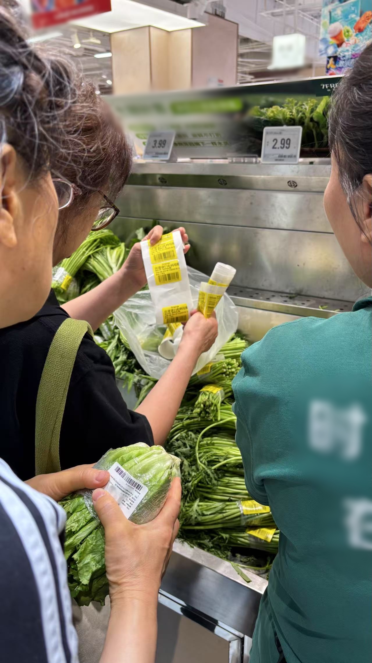 Sau 8h tối, siêu thị là thiên đường: “Không phải ban ngày không mua nổi, mà ban đêm mới thật sự đáng tiền”- Ảnh 3.