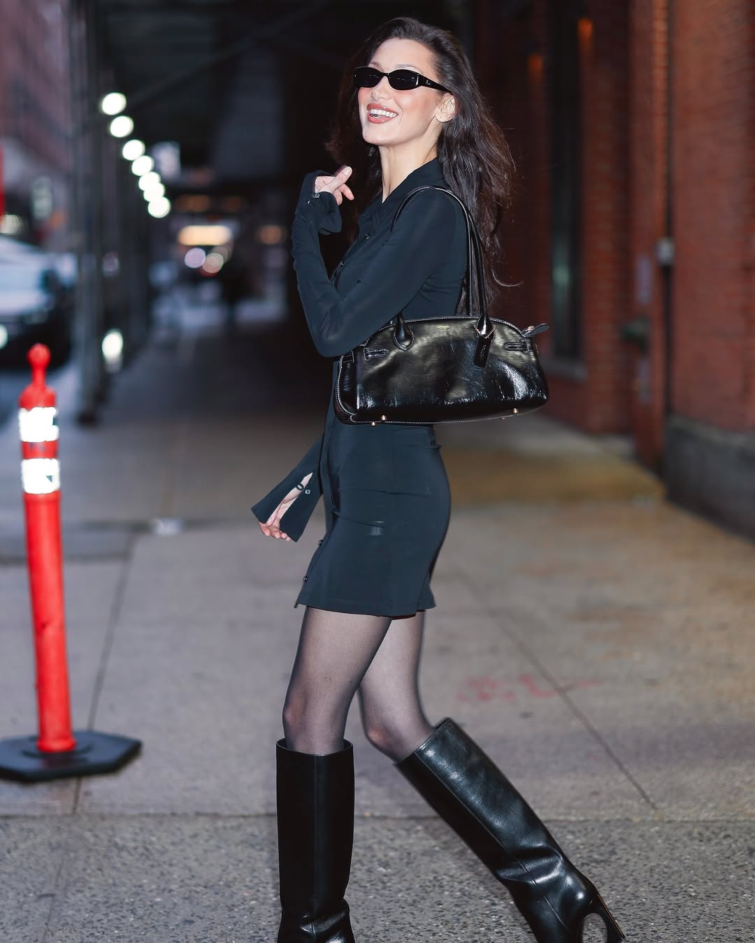 2026, dáng túi này sẽ hiện diện khắp nơi: Jennie đẩy Chanel hot nhất trend, giờ thì brand nào cũng có- Ảnh 6.