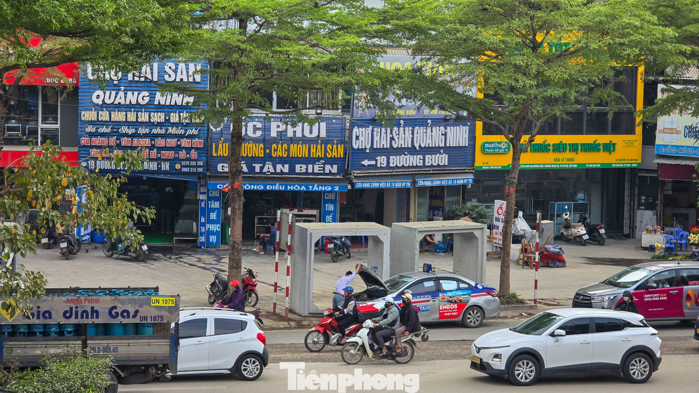 Đào đường, dựng rào chắn thi công cống ngầm khẩn cấp lưu vực Tô Lịch - Tả Nhuệ - Ảnh 9.