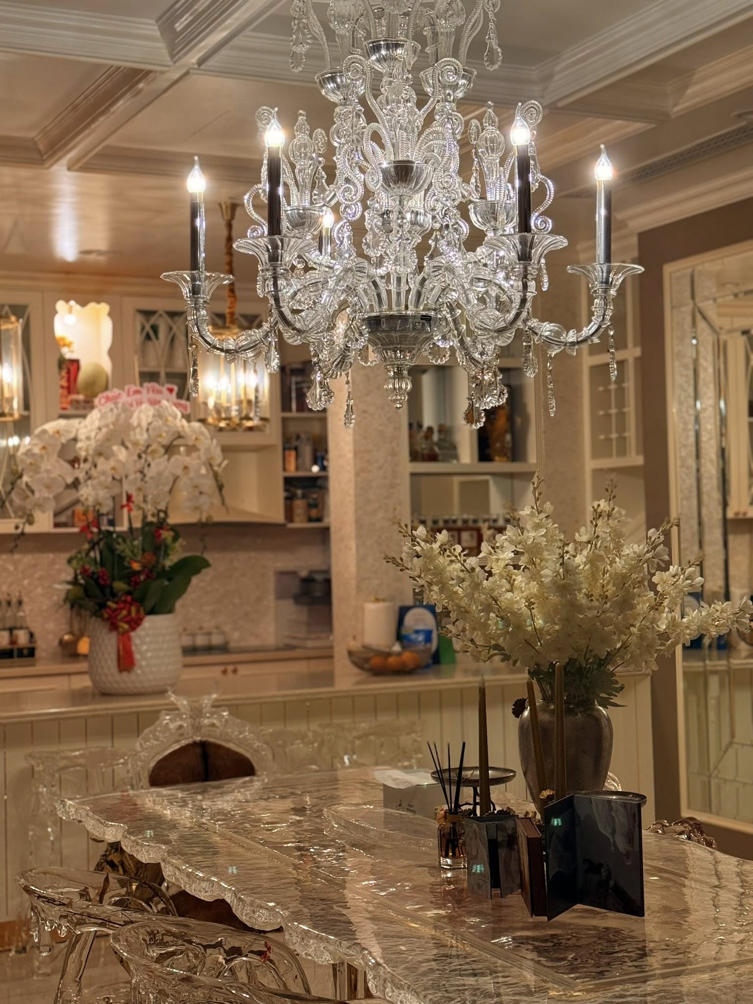 Lệ Quyên sống sang chảnh trong biệt thự 600m2, tuyên bố 3,6 tỷ chỉ đủ xây cổng nhà - Ảnh 10.