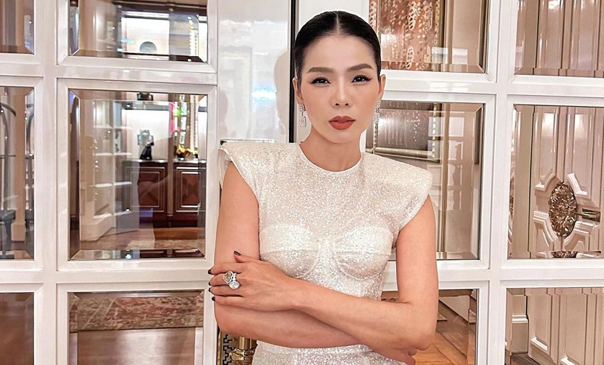 Lệ Quyên sống sang chảnh trong biệt thự 600m2, tuyên bố 3,6 tỷ chỉ đủ xây cổng nhà - Ảnh 1.