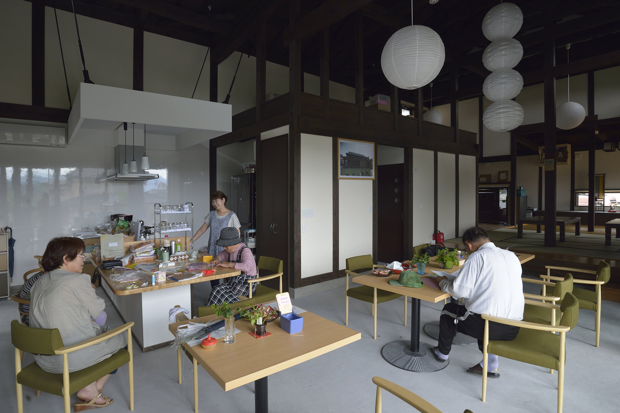 Viện dưỡng lão "đa thế hệ", người trẻ cũng muốn đến sống, nhiều người nhận xét: Như quán cà phê - Ảnh 1.