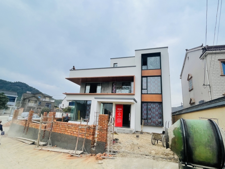 Tôi chi gần 900 triệu đồng xây nhà về quê dưỡng già - nhưng chưa đầy 1 năm đã quay lại thành phố: Bài học tài chính đắt giá sau tuổi 60 - Ảnh 1.