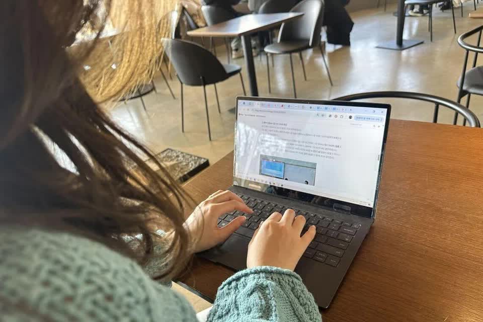 18h “check-out” nhưng không tan làm: Dân văn phòng tự nguyện OT vì thiếu tiền- Ảnh 1.