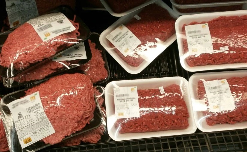 Thịt xay sẵn trong siêu thị: Nhân viên nói thật "không phải khay nào cũng như nhau"- Ảnh 2.