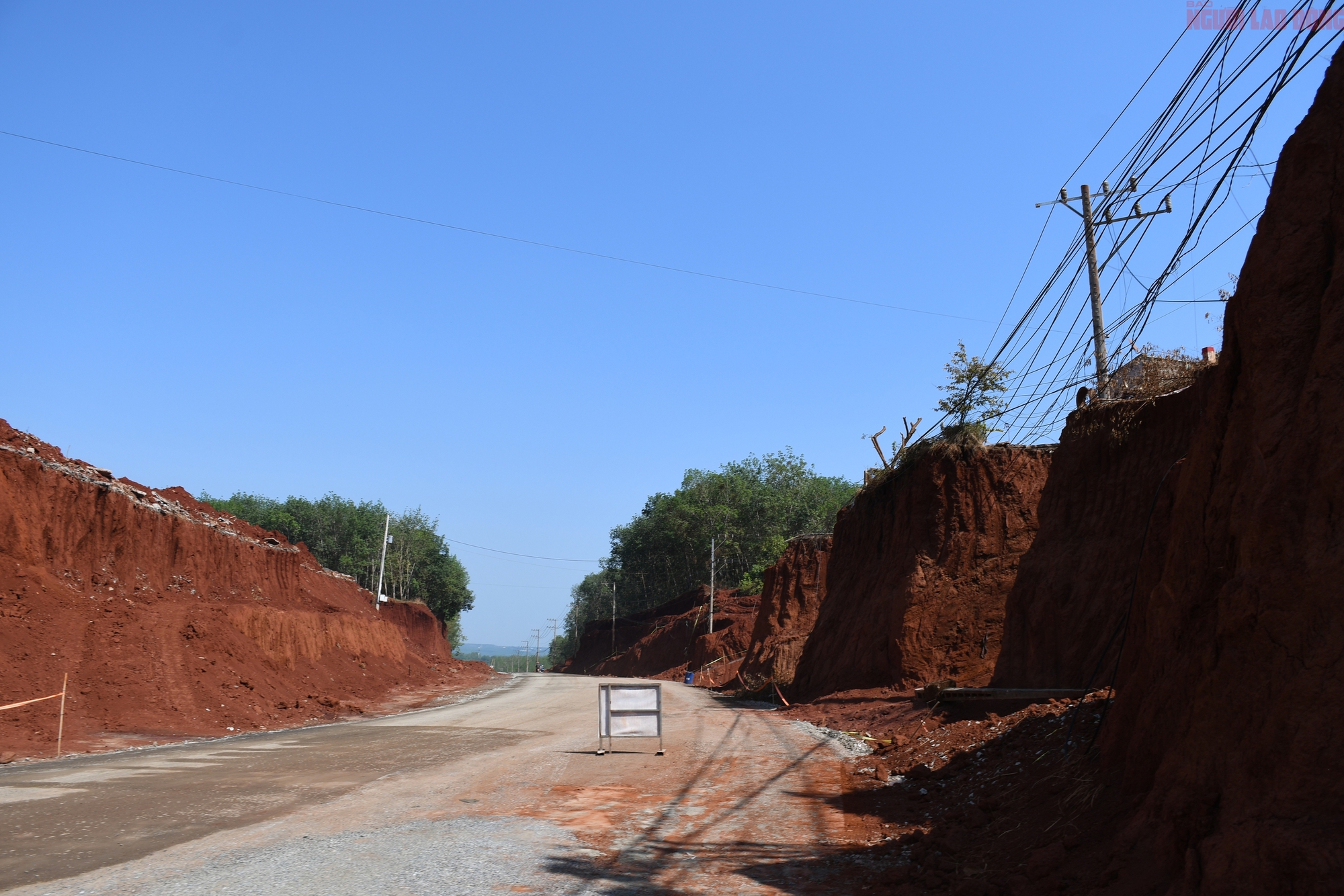 Toàn cảnh vụ nhà dân cheo leo bên mép vực gây bức xúc ở Đồng Nai- Ảnh 3.