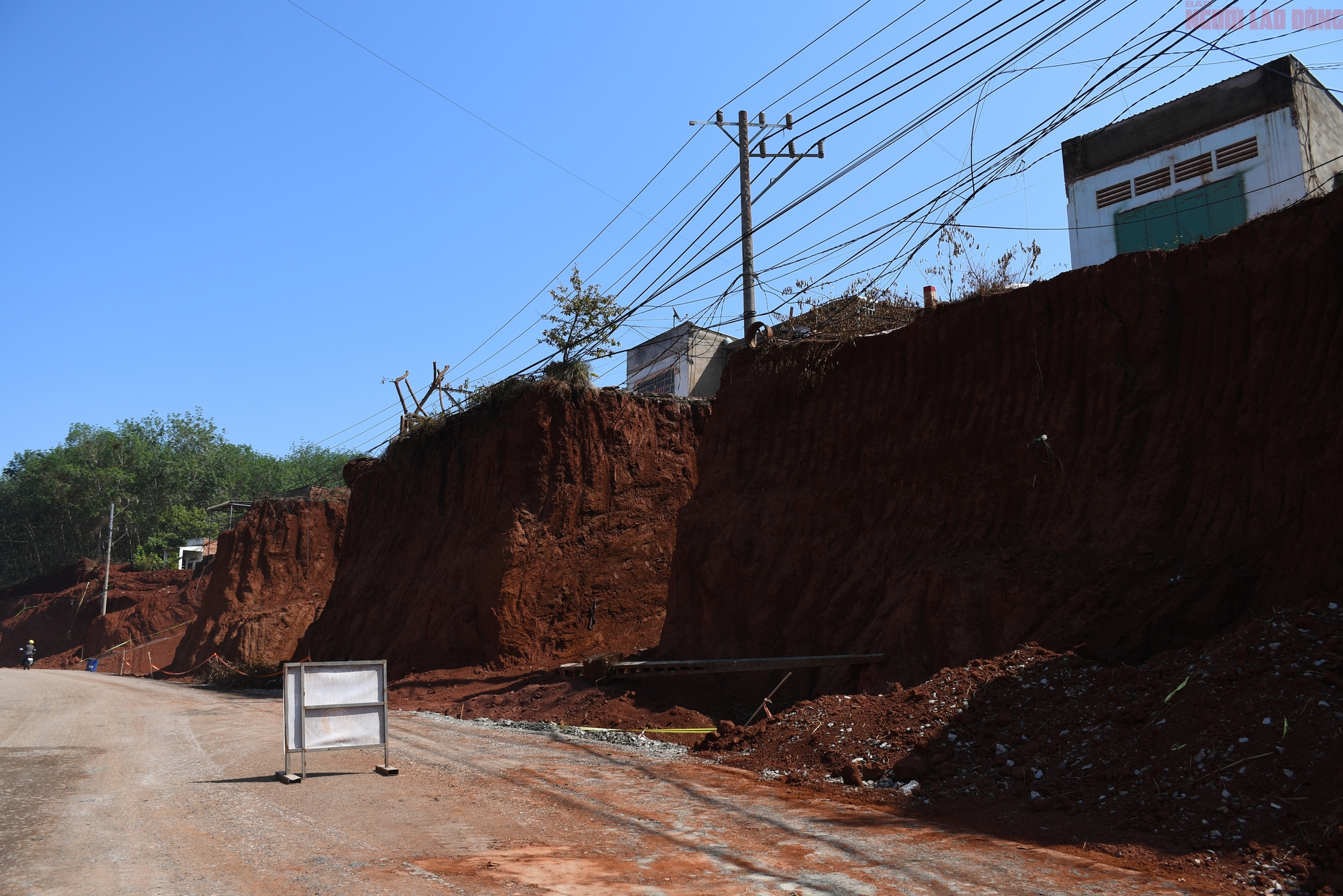 Toàn cảnh vụ nhà dân cheo leo bên mép vực gây bức xúc ở Đồng Nai- Ảnh 7.