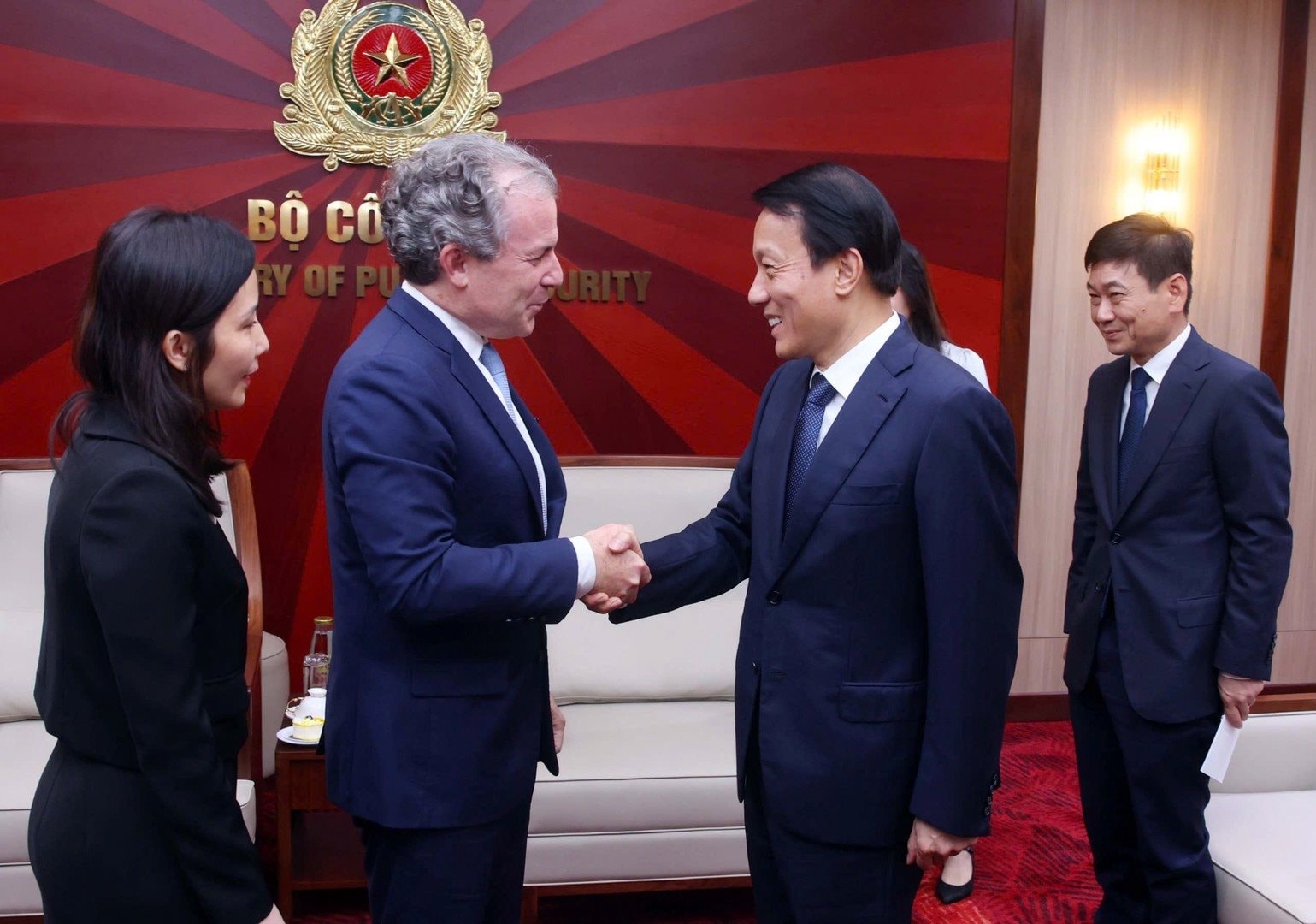 Bộ trưởng Bộ Công an hoan nghênh Tập đoàn Mỹ hợp tác với Việt Nam trong lĩnh vực “cứu” 10.000 tỷ USD/năm- Ảnh 1.