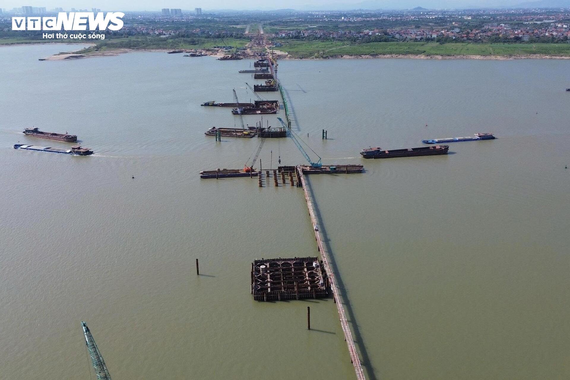 Đại công trường cầu Hồng Hà vượt sông Hồng sau 5 tháng thi công- Ảnh 10.