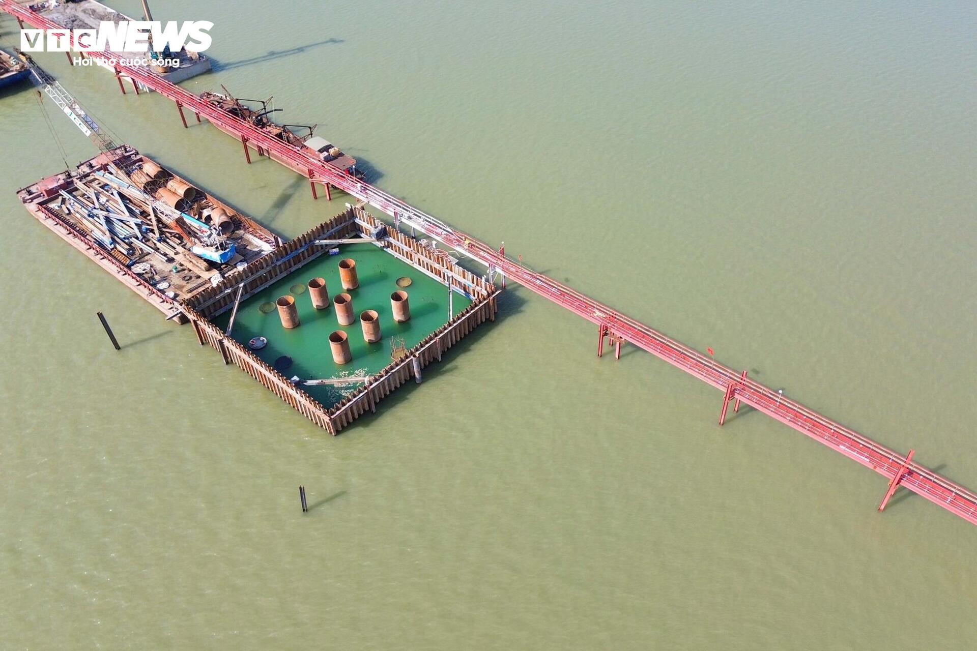 Đại công trường cầu Hồng Hà vượt sông Hồng sau 5 tháng thi công- Ảnh 11.