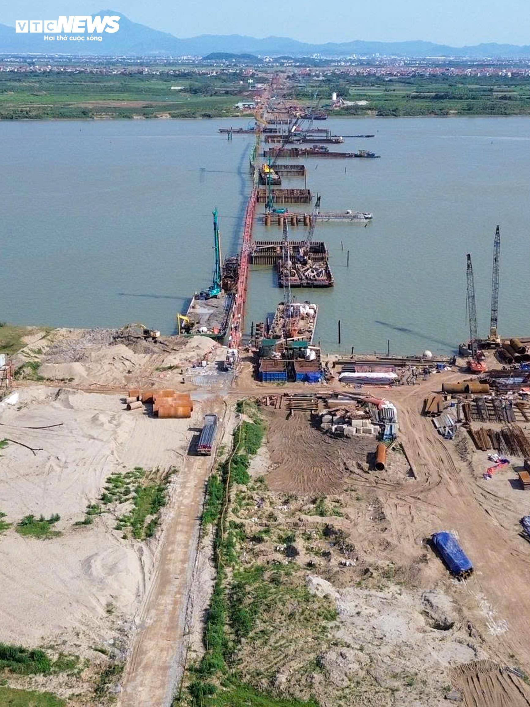 Đại công trường cầu Hồng Hà vượt sông Hồng sau 5 tháng thi công- Ảnh 5.