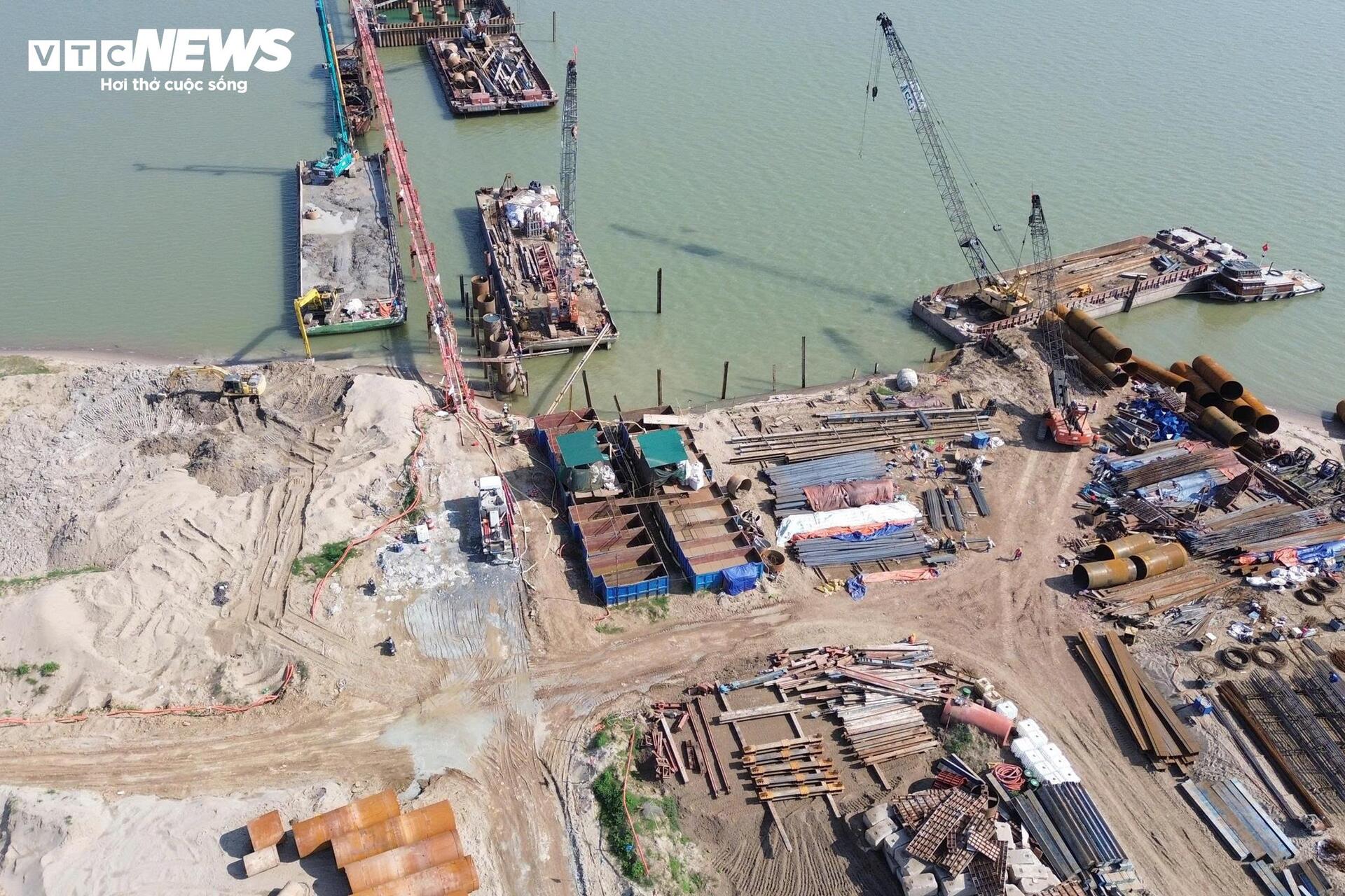 Đại công trường cầu Hồng Hà vượt sông Hồng sau 5 tháng thi công- Ảnh 3.