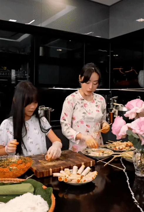 Phú bà Hà Thành tiếp tục gây sốt với cách dạy con cực khéo từ bữa cơm nhà, các mẹ thi nhau vào học hỏi- Ảnh 1.