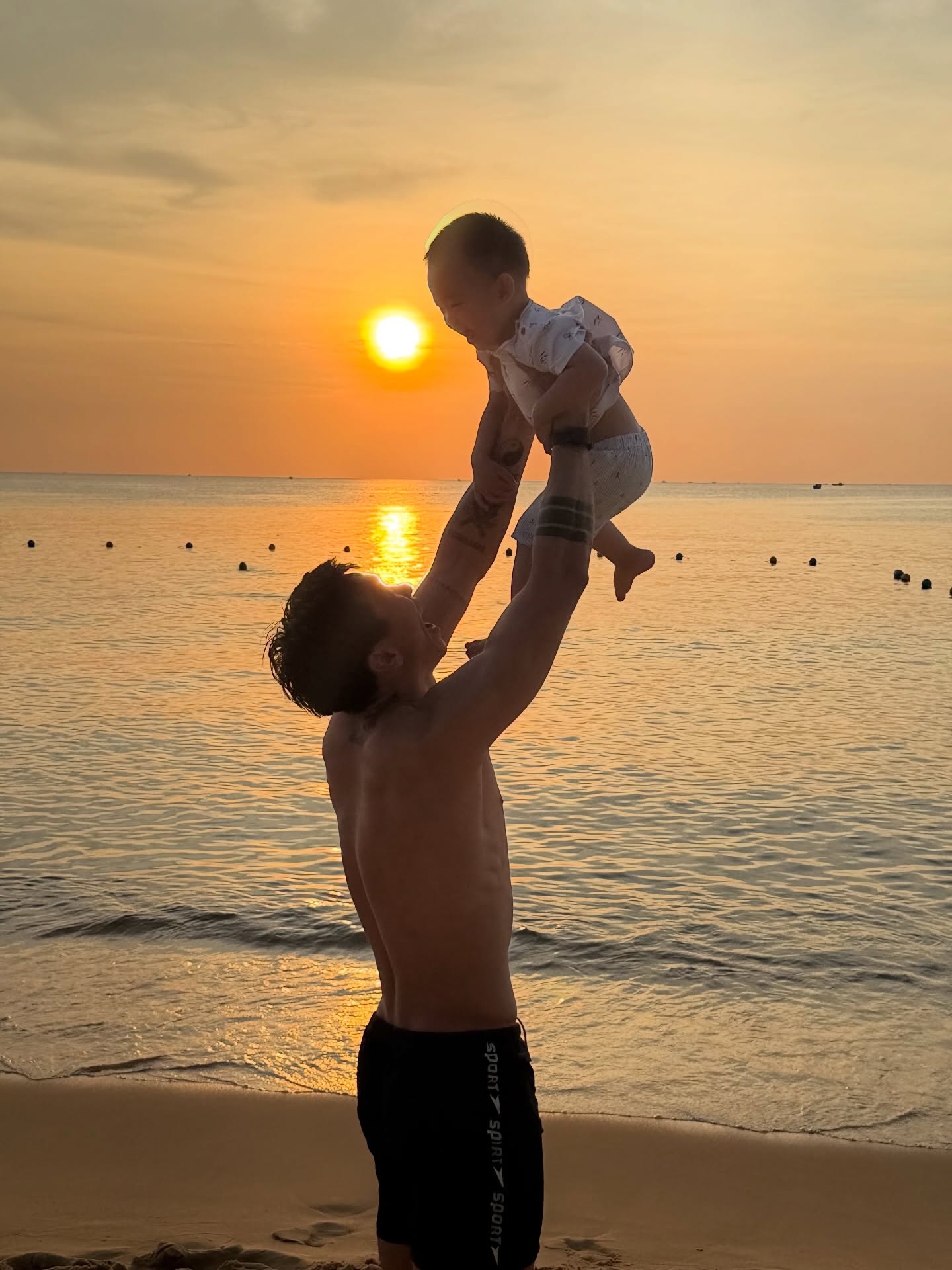 Camera ghi lại cảnh một người "lén lút di chuyển" trong phòng ngủ nhà Đoàn Văn Hậu: Xem đến đoạn cuối mới thở phào!- Ảnh 4.