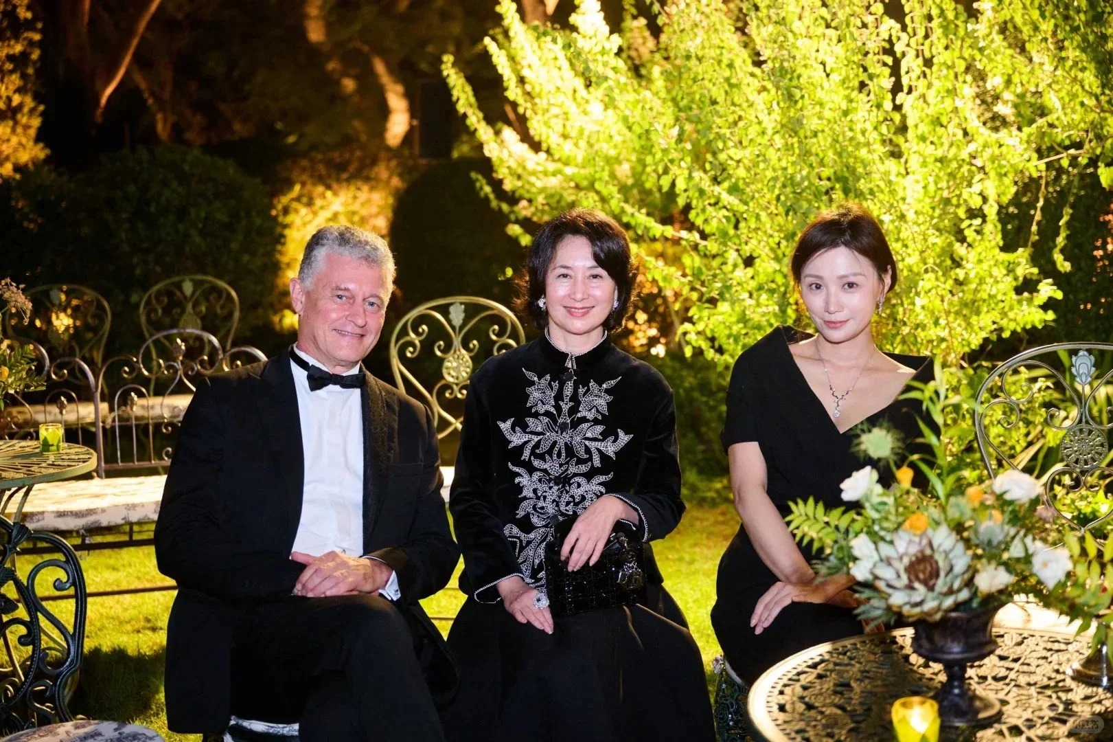 Cầm quyền, cầm tiền lại có nhan sắc: Sự thật về khí chất được ngưỡng mộ của "bà trùm" gia tộc họ Hà ở tuổi 62!- Ảnh 11.