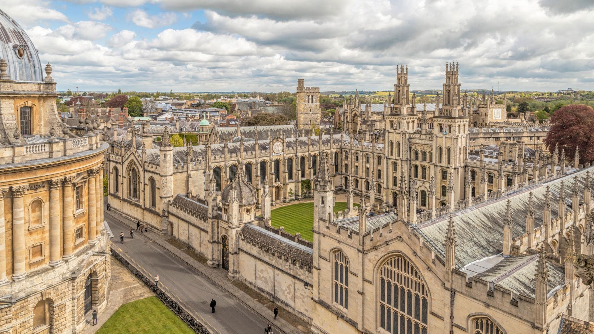Vì sao Đại học Oxford lại có tên là Oxford?- Ảnh 1.