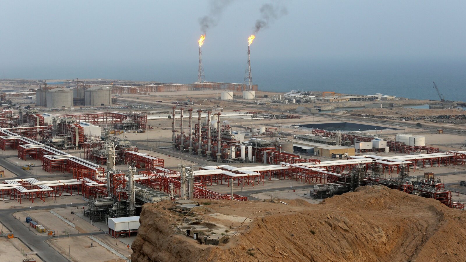 Mỏ khí đốt lớn nhất thế giới bị Israel tập kích, Iran tuyên bố tấn công trả đũa loạt cơ sở năng lượng khắp vùng Vịnh trong "vài giờ tới", giá dầu lại tăng vọt- Ảnh 1.