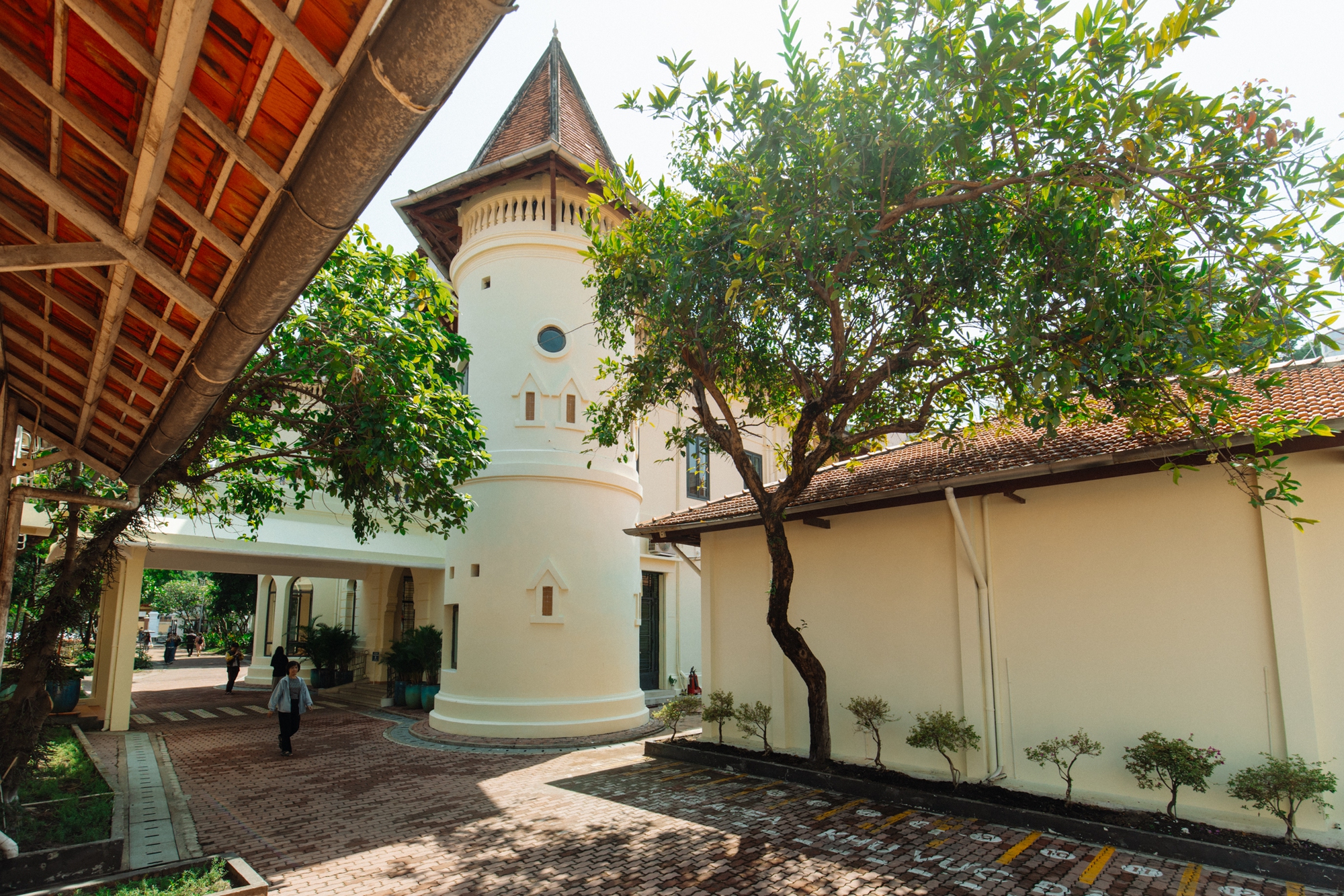 Trụ sở mới của Nhà Văn hóa Thanh niên: "Tòa lâu đài cổ tích" 5.000m2 xanh mướt, từng là trường học của giới thượng lưu- Ảnh 8.