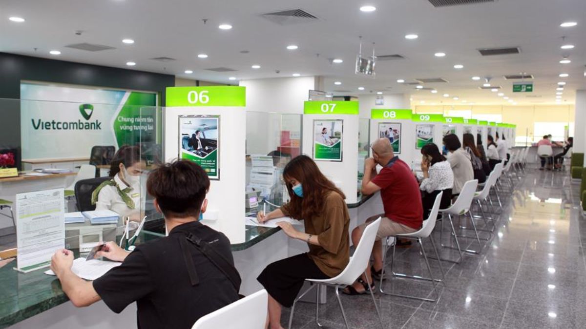 Những loại giấy tờ nào bị Vietcombank, VietinBank, Agribank, BIDV ngừng chấp nhận, sẽ bị khóa tài khoản ngân hàng- Ảnh 1.