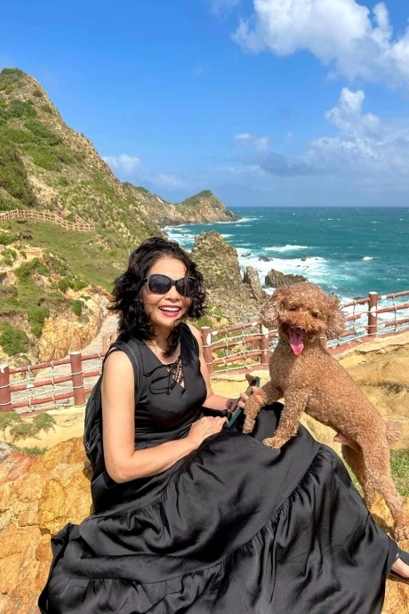 Nữ NSND nổi tiếng sống một mình trong căn hộ 70m2 tại Hà Nội, tuổi 70 được con gái âm thầm tìm bạn trai, mời sang Mỹ - Ảnh 7.