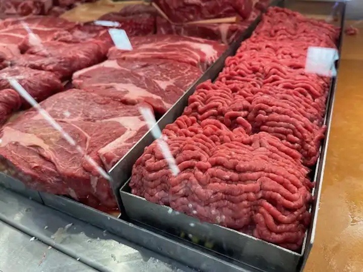 Thịt xay sẵn trong siêu thị: Nhân viên nói thật "không phải khay nào cũng như nhau"- Ảnh 1.