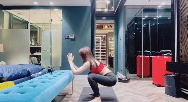 Bên trong căn hộ triệu đô của đạo diễn trăm tỷ: View bao trọn Sài Gòn, nội thất đắt đỏ đến  - Ảnh 8.