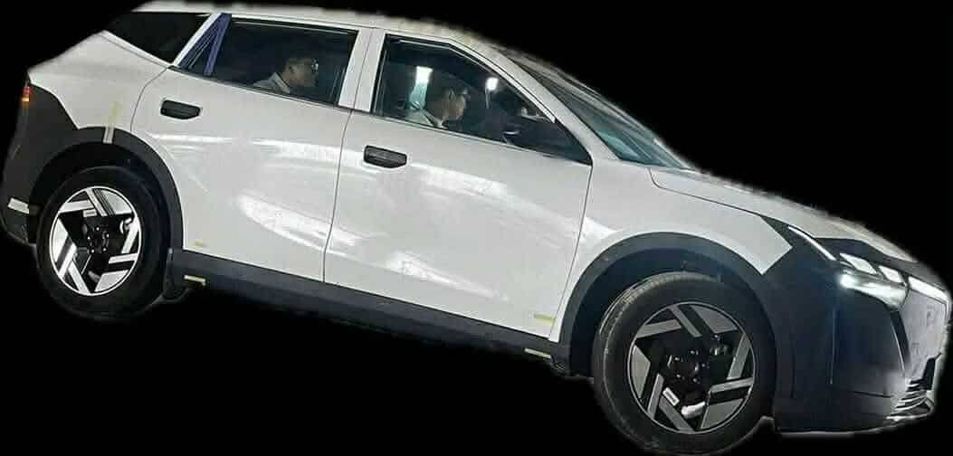 Rộ ảnh SUV VinFast mới đang thử nghiệm: Cỡ như VF 6, cụm đèn đặt cao kiểu VF 8, mâm gần giống VF MPV 7- Ảnh 1.