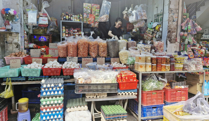 Nhà cung cấp đòi tăng giá hàng hóa, siêu thị nỗ lực giữ giá, hỗ trợ người mua - Ảnh 3.