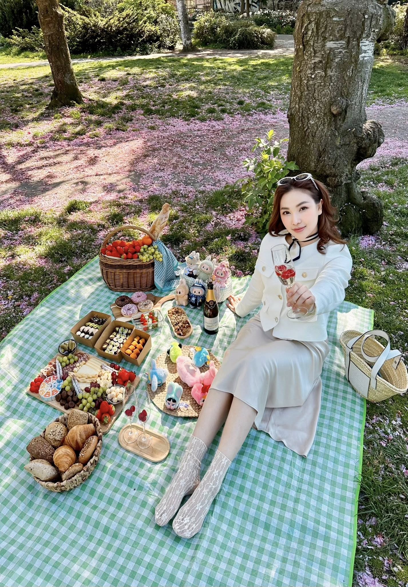 Hội bạn thân "muốn gia nhập phải có 1 tỷ" của Ngọc Trinh giờ ra sao?- Ảnh 12.