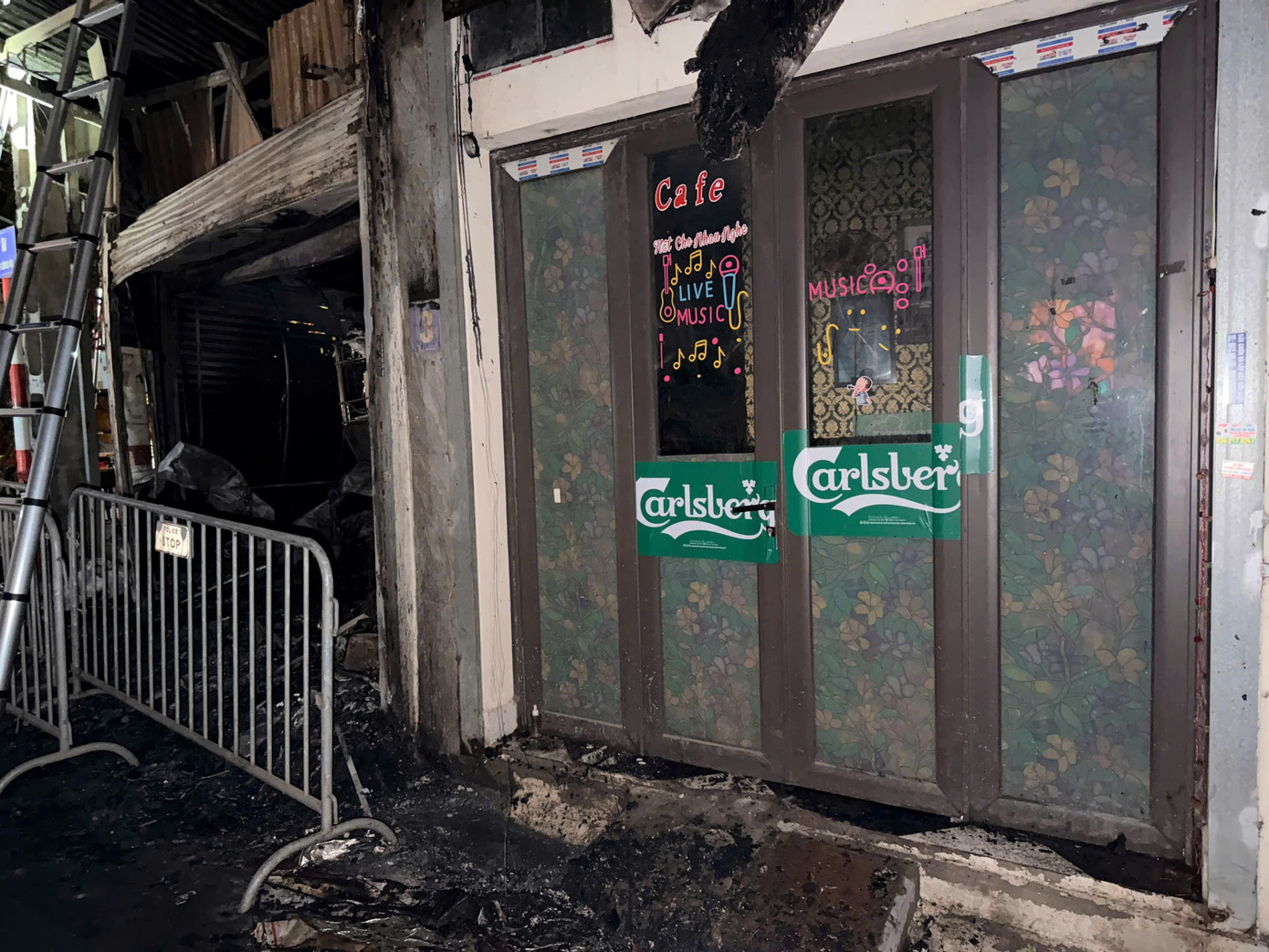 Ngôi nhà trên phố Định Công Hạ ở Hà Nội bốc cháy dữ dội- Ảnh 2.