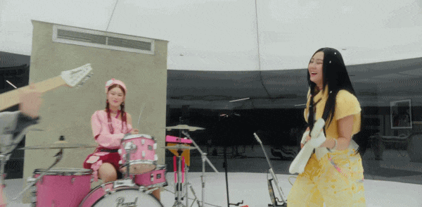 Tiểu thư nghìn tỷ Việt Nam làm ca sĩ, MV này mà ra mắt thời “công chúa bong bóng” chắc viral lắm!- Ảnh 3.