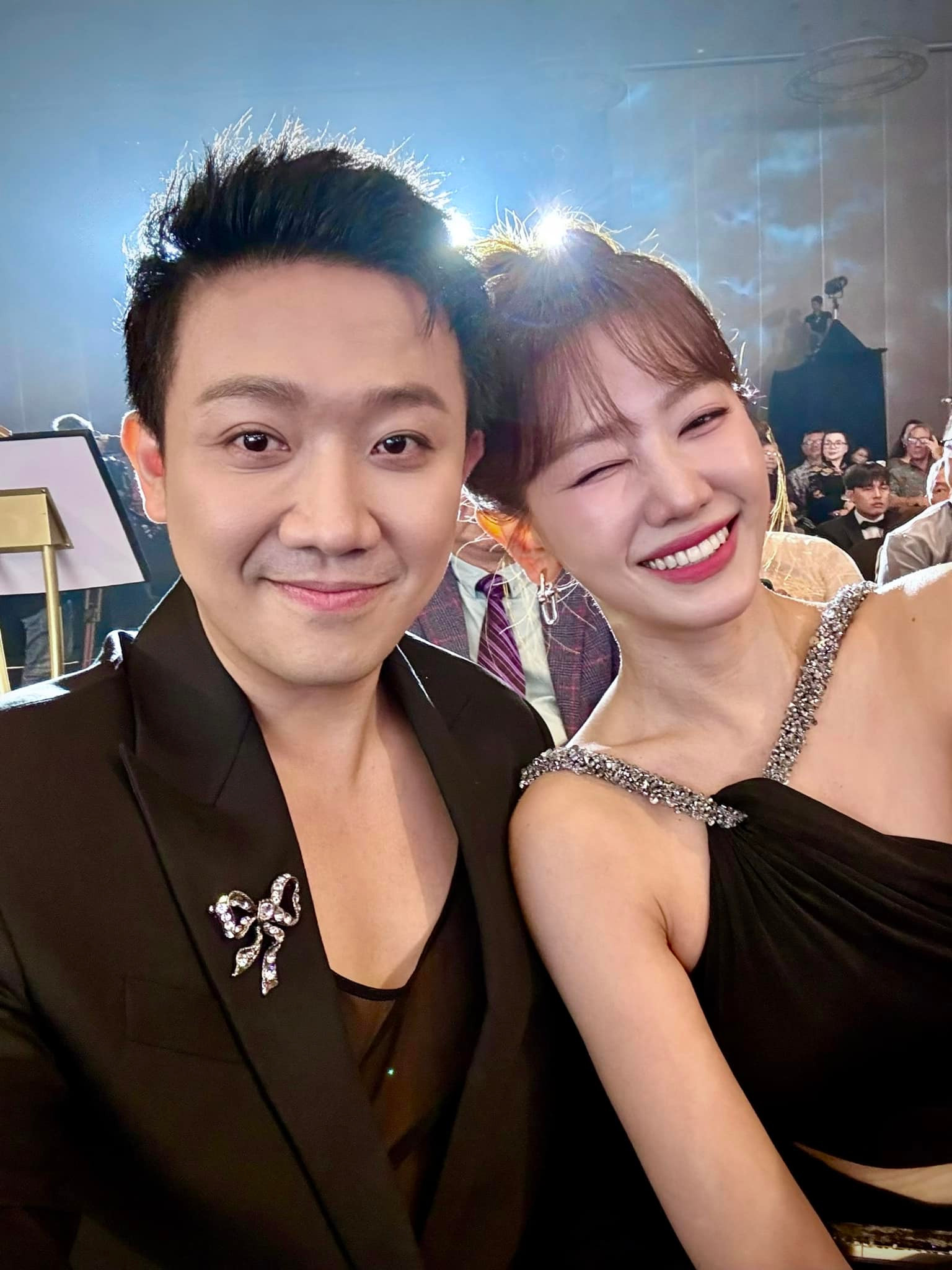 Bên trong căn hộ triệu đô của đạo diễn trăm tỷ: View bao trọn Sài Gòn, nội thất đắt đỏ đến  - Ảnh 1.