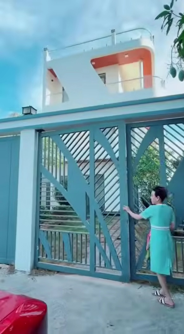 Hà Kiều Anh rao bán biệt thự 1000m2: "Tôi quay không phải để khoe khoang"- Ảnh 1.