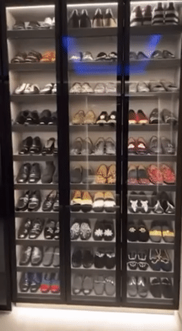 Bên trong căn hộ triệu đô của đạo diễn trăm tỷ: View bao trọn Sài Gòn, nội thất đắt đỏ đến  - Ảnh 11.