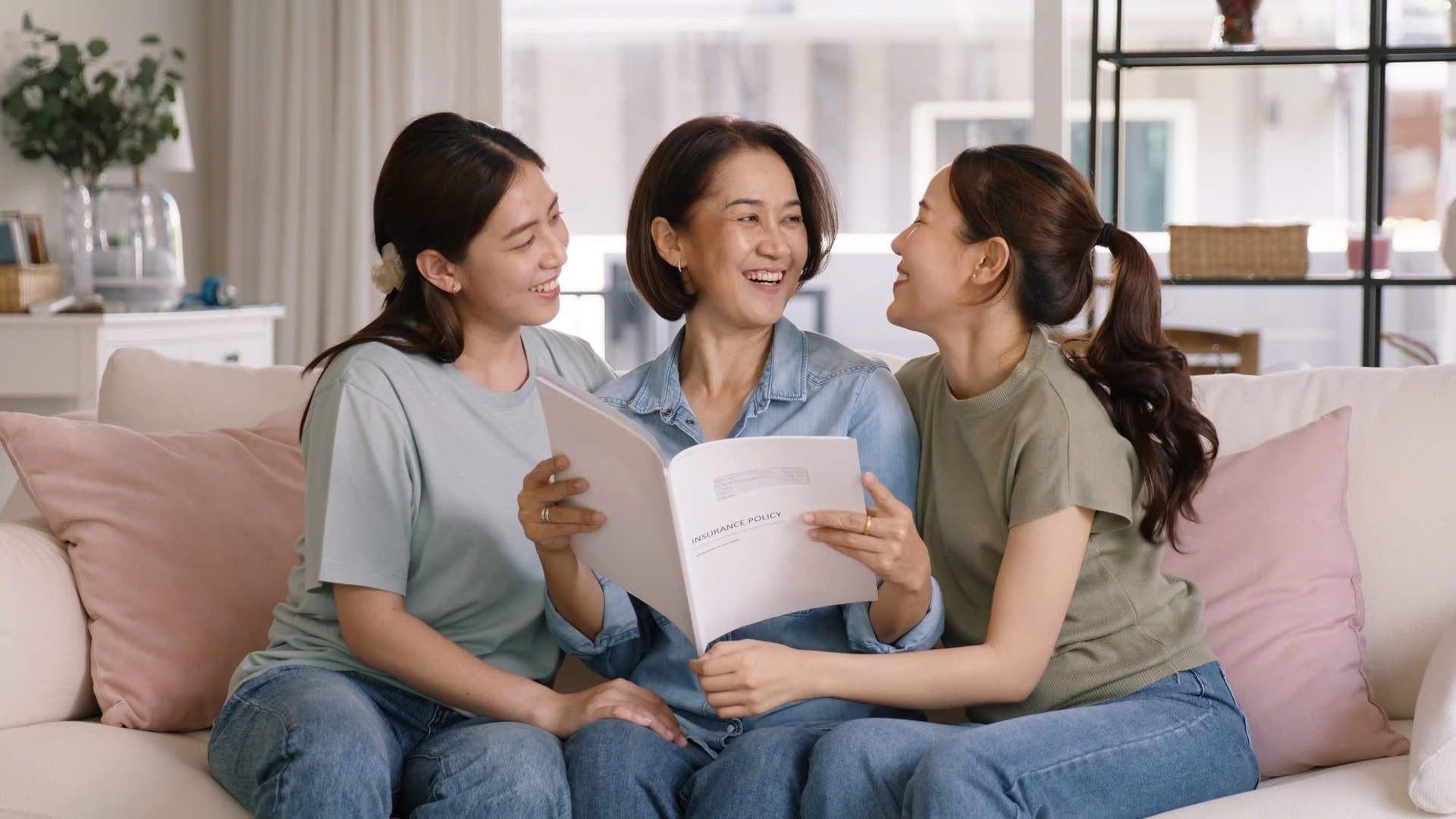 Vì sao nhiều gia đình trên thế giới dành hơn 20% tài sản cho bảo hiểm và hưu trí?- Ảnh 2.