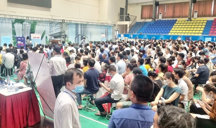 Chủ tịch HoREA: Dự án nhà ở xã hội 750 căn nhưng có 12.000 người đăng ký - Ảnh 1.