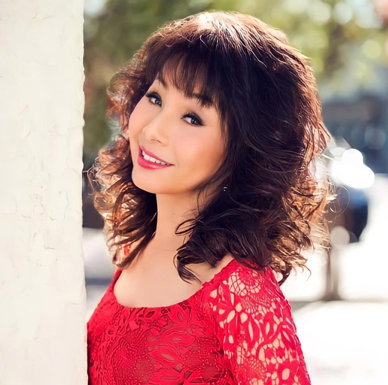 Nữ danh ca 76 tuổi vẫn trẻ đẹp như 50: Tụng kinh mỗi ngày, có phước vì không nợ đàn ông- Ảnh 3.