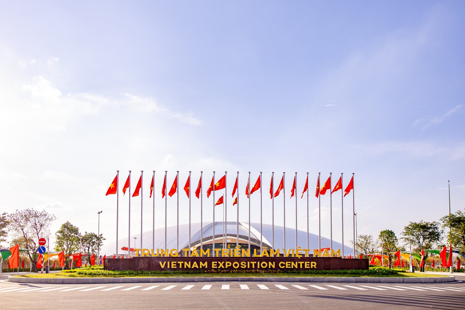 Việt Nam sở hữu tổ hợp triển lãm rộng 900.000m2 lớn nhất Đông Nam Á, lập kỷ lục chưa từng có: Huy động 24.000 tấn thép, 1.000 người làm việc xuyên suốt 300 ngày đêm - Ảnh 1.