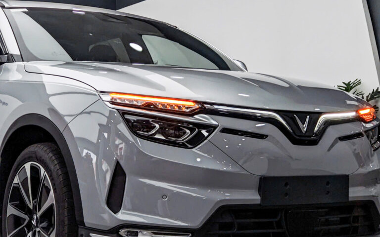 Rộ ảnh SUV VinFast mới đang thử nghiệm: Cỡ như VF 6, cụm đèn đặt cao kiểu VF 8, mâm gần giống VF MPV 7- Ảnh 4.